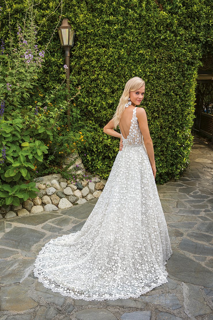 chinese dress ladies LILIANA / V Neck Plain Wedding Dress with Removable Lace Cape Train