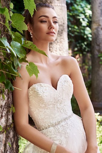 Martin Thornburg Style #119276 #5 Ivory vertical cropped thumbnail