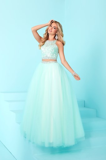 Christina Wu Prom Style #16257 #0 default thumbnail