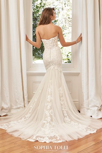 Sophia Tolli Indira