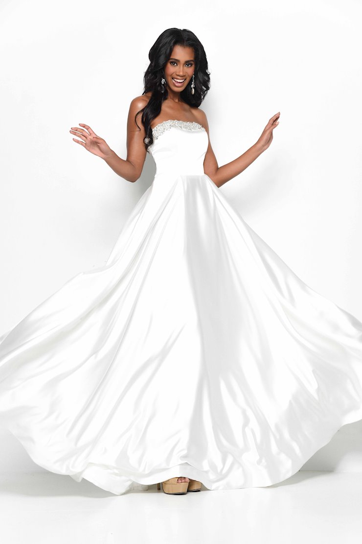 Jasz Couture Style #7030 Image