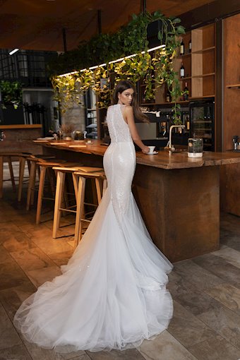 Oliver Martino Betty #2 backface vertical thumbnail