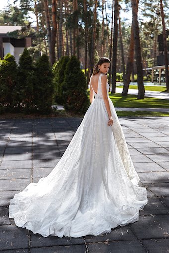 Oliver Martino Maria #3 vertical thumbnail