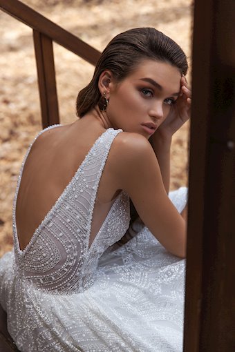 Oliver Martino Maria #2 vertical thumbnail