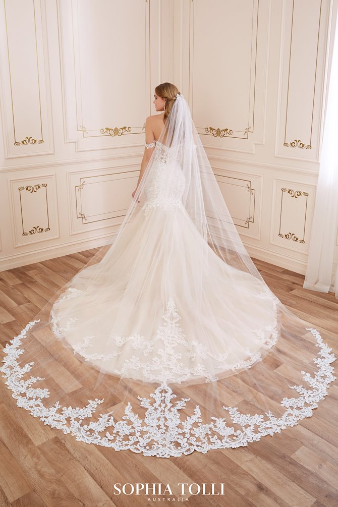 Sparkling Glitter Tulle Veil with Lace Sophia Tolli