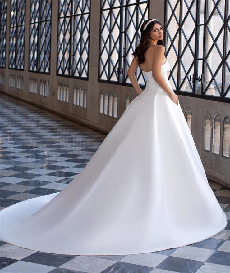 Pronovias Emerson