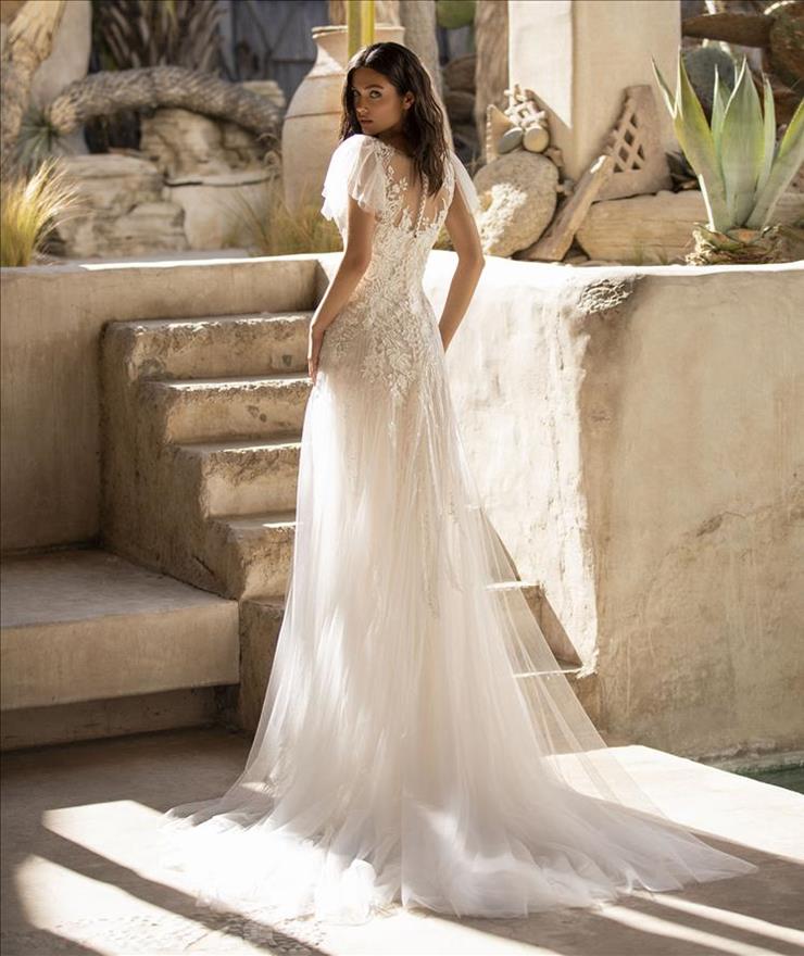 Pronovias Lake