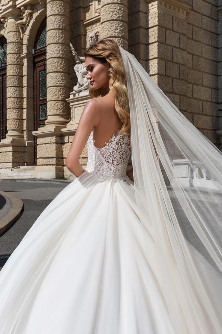 European Couture Backface Thumbnail Image