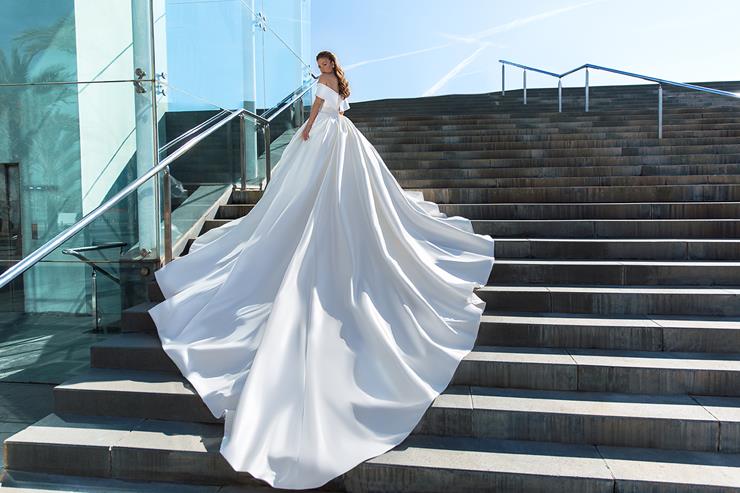 European Couture Backface Thumbnail Image