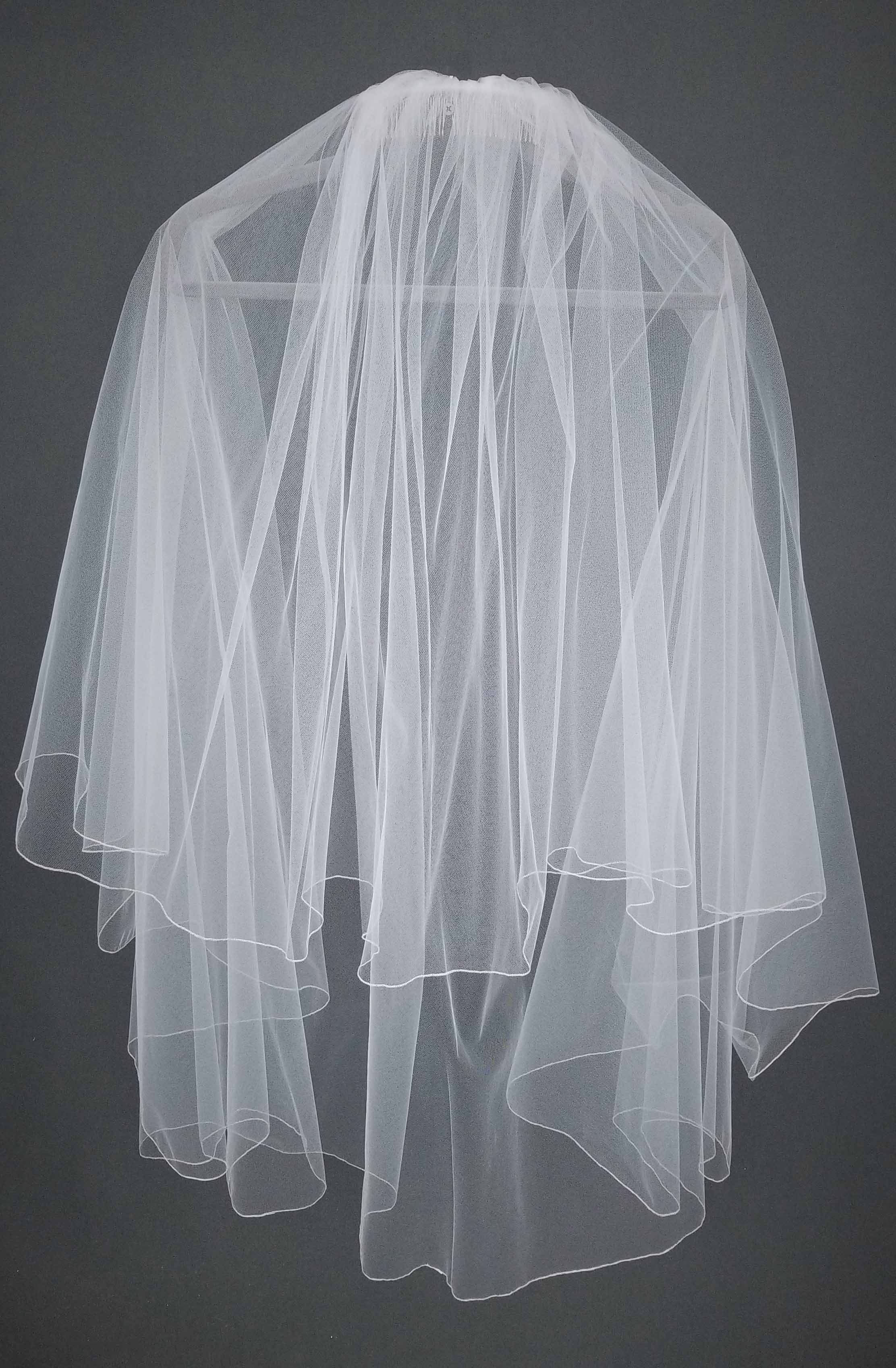 Malis-Henderson  Pearl and Crystal veil Malis Henderson | Accessories Designer based out of Montreal  main image 2