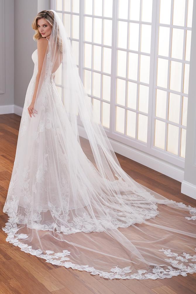 Martin Thornburg Lace & Veil Bridal Boutique 221208VEIL Lace & Veil Bridal Boutique