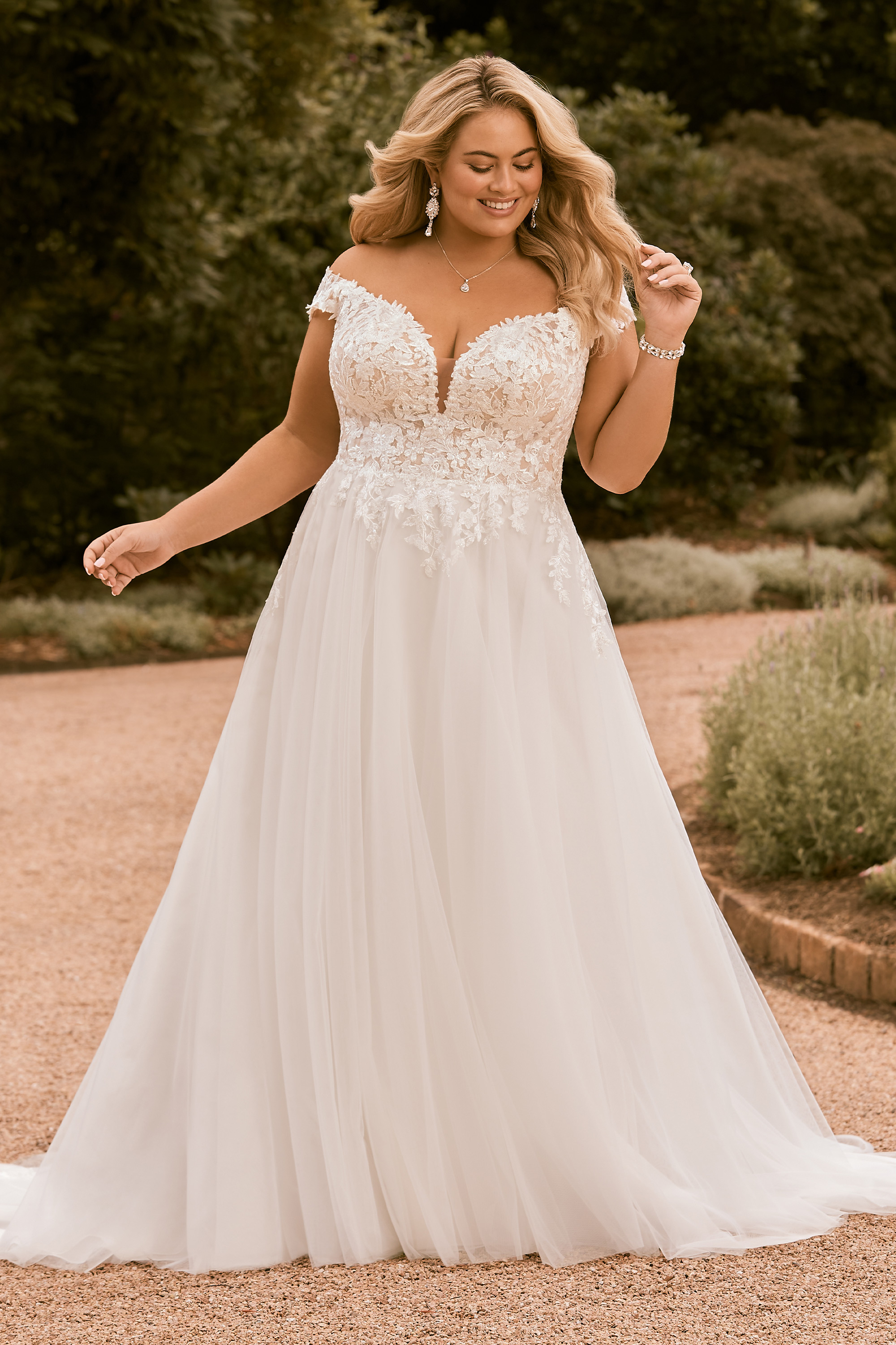 Vellykket Beskatning guld Plus Size Wedding Dresses | Plus Size Wedding Gowns | Sophia Tolli