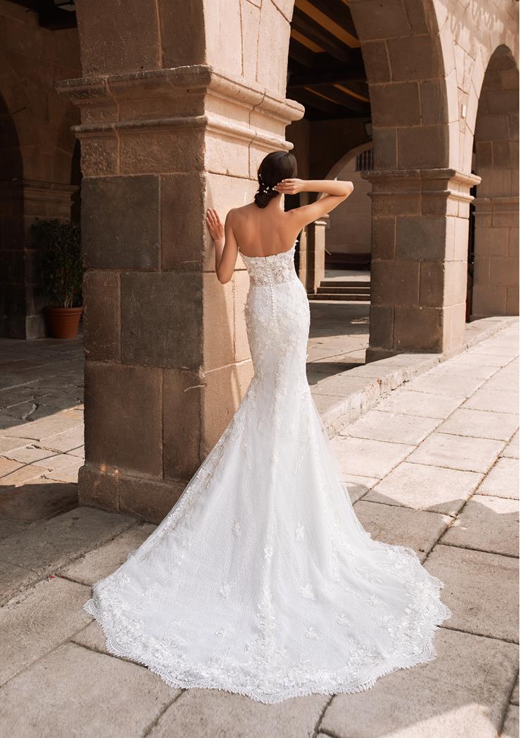 プロノビアス/AETHRA Mermaid cut wedding dress and sweetheart neckline | Pronovias