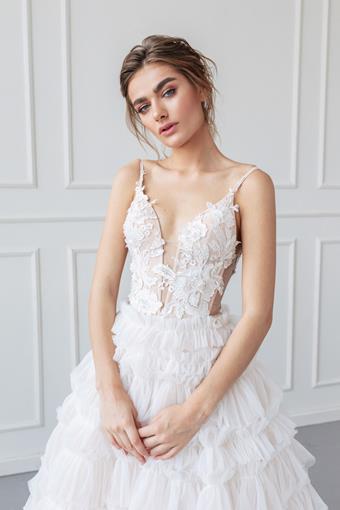 Ange Etoiles Katrin #1 vertical thumbnail