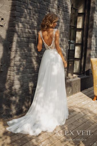 Alex Veil Tuarin #4 default backface vertical thumbnail