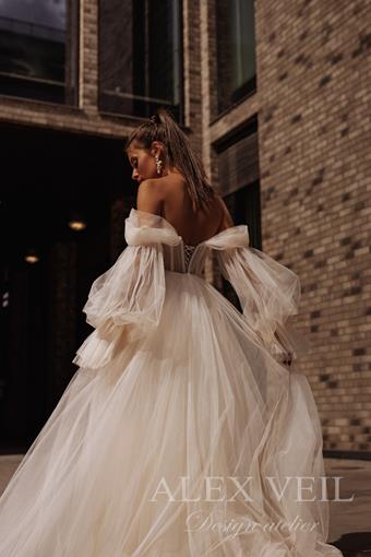 Alex Veil Taylor #3 vertical thumbnail