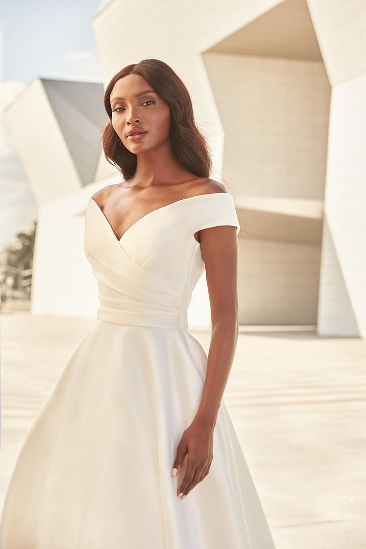 Paloma Blanca 4977