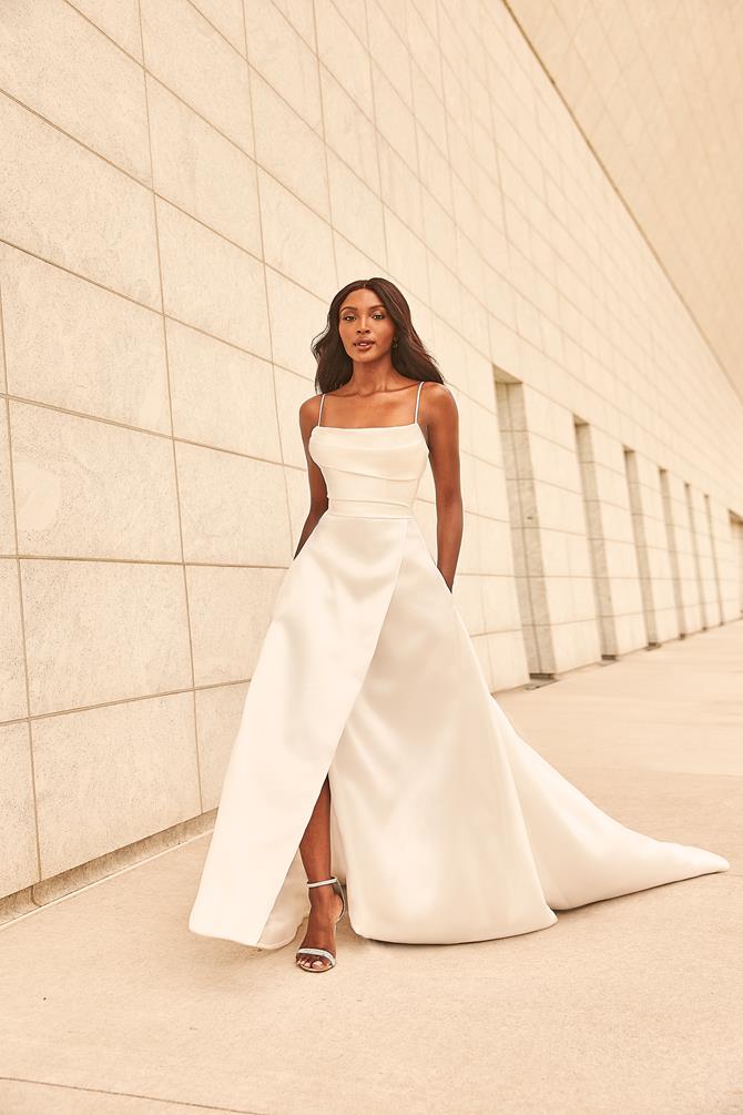 Paloma Blanca - 4987 | Love Me Do Brides