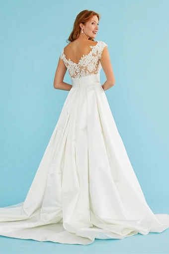 Lea-Ann Belter Style #Clio #4 default backface vertical thumbnail