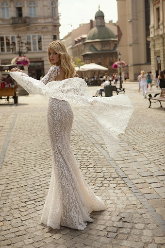 Oksana Mukha Daniele #4 vertical thumbnail