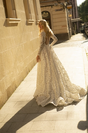 Oksana Mukha Gweenett #6 vertical thumbnail