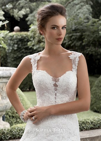 Sophia Tolli Y11715