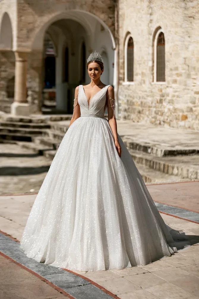 Monica Loretti | Lace Bridal Experience - 8186 | Lace Bridal Boutique