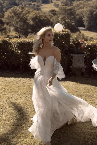 Madi Lane Bronte #3 frontface vertical thumbnail