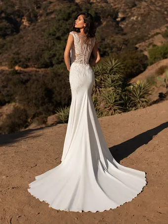 Pronovias Ladd #1 vertical thumbnail
