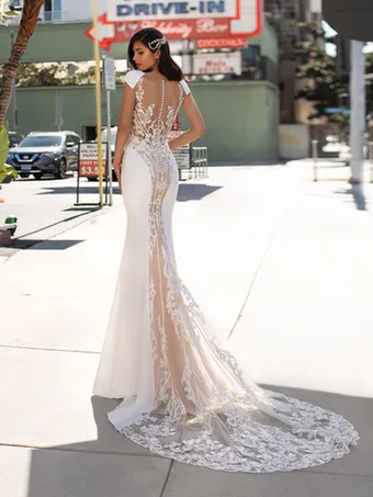 Pronovias Peters #1 vertical thumbnail