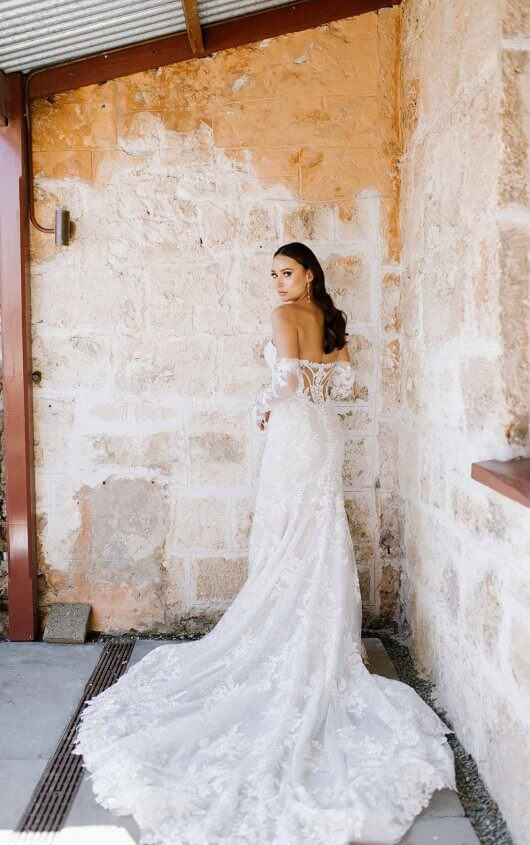 Martina Liana Backface Thumbnail Image