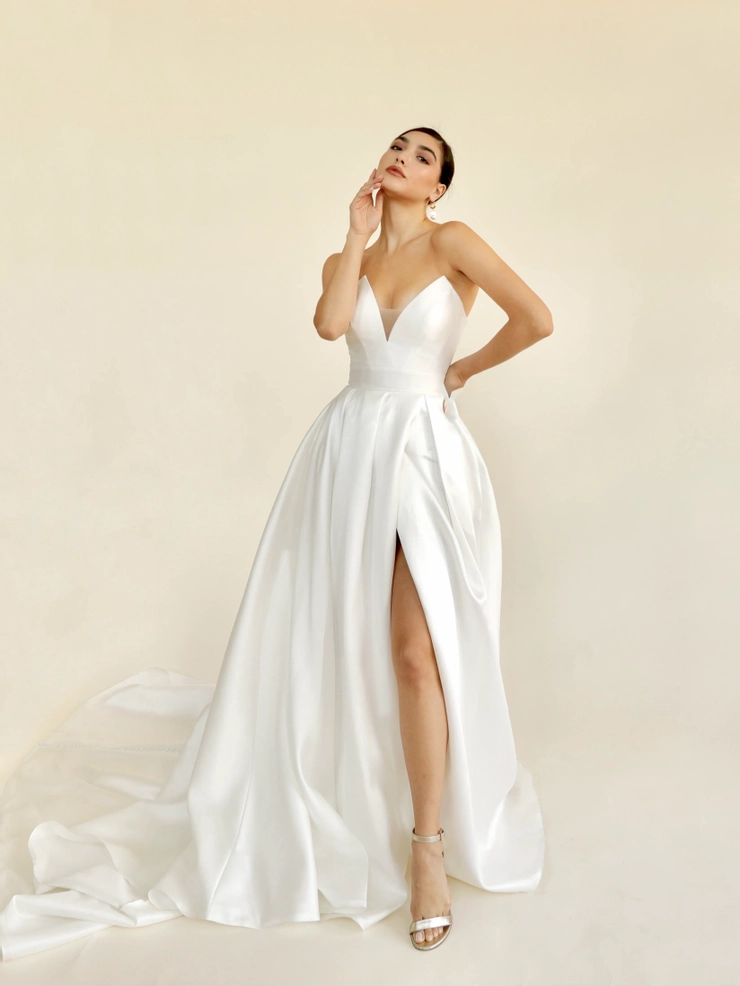 JH Bridal by Jimme Huang - BG-201001 | Carrie Karibo Bridal JH Bridal by Jimme Huang - BG-201001 | Carrie Karibo Bridal