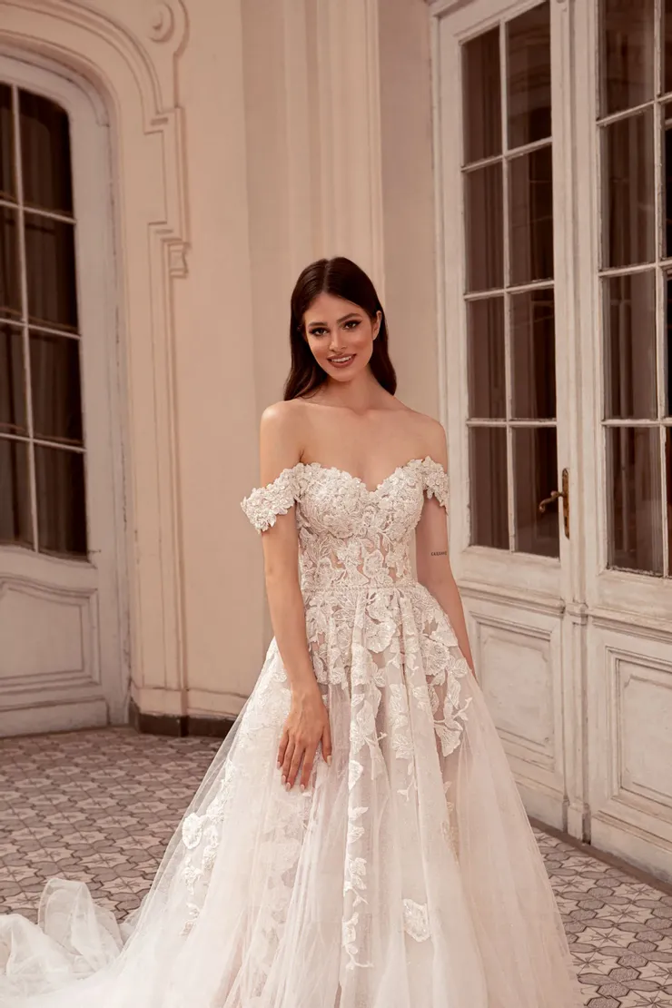 nicole  ウェディングドレス　ALESSANDRA RINALIDO Alessandra Rinaudo Wedding Dresses: Bridal Collection