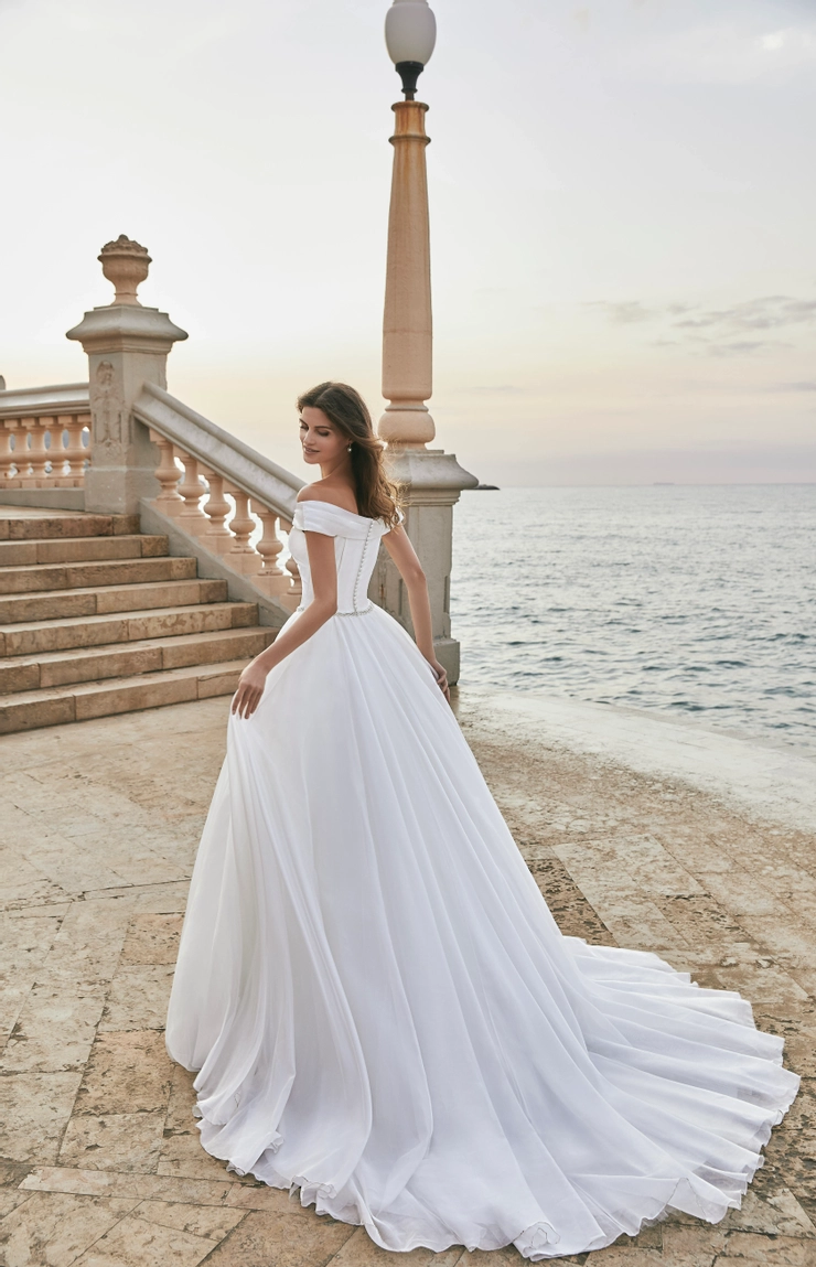 Victoria Jane Style #18619 #1 vertical picture