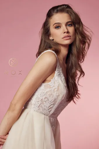 Nox Anabel E474 #3 vertical thumbnail