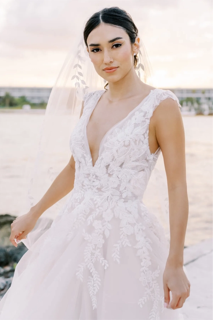 Locket Lisle Style #19722 #1 frontface vertical picture