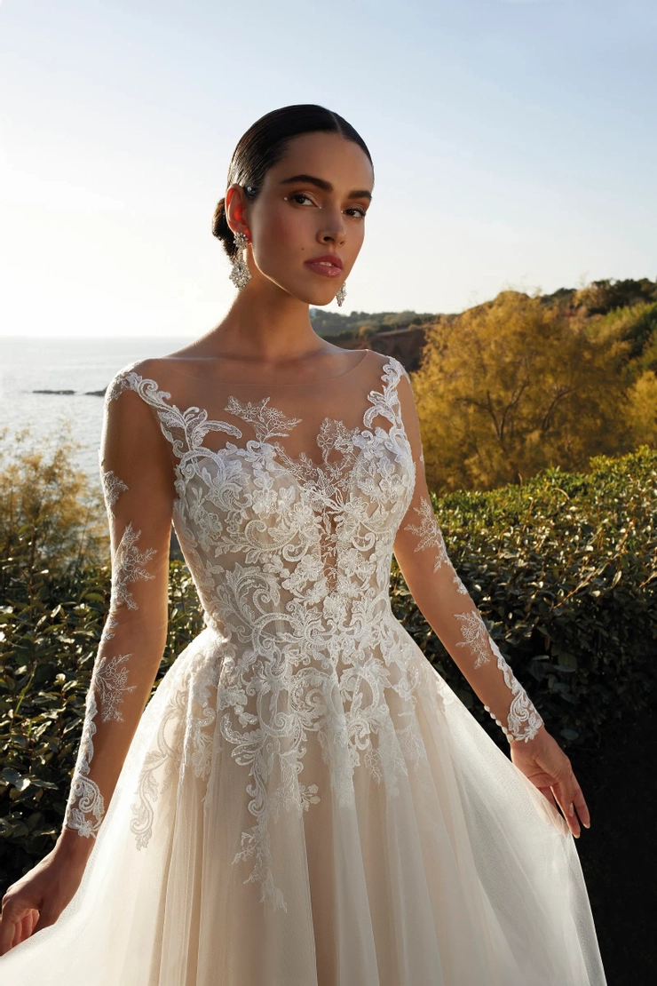 Demetrios Style #8125 #1 vertical picture