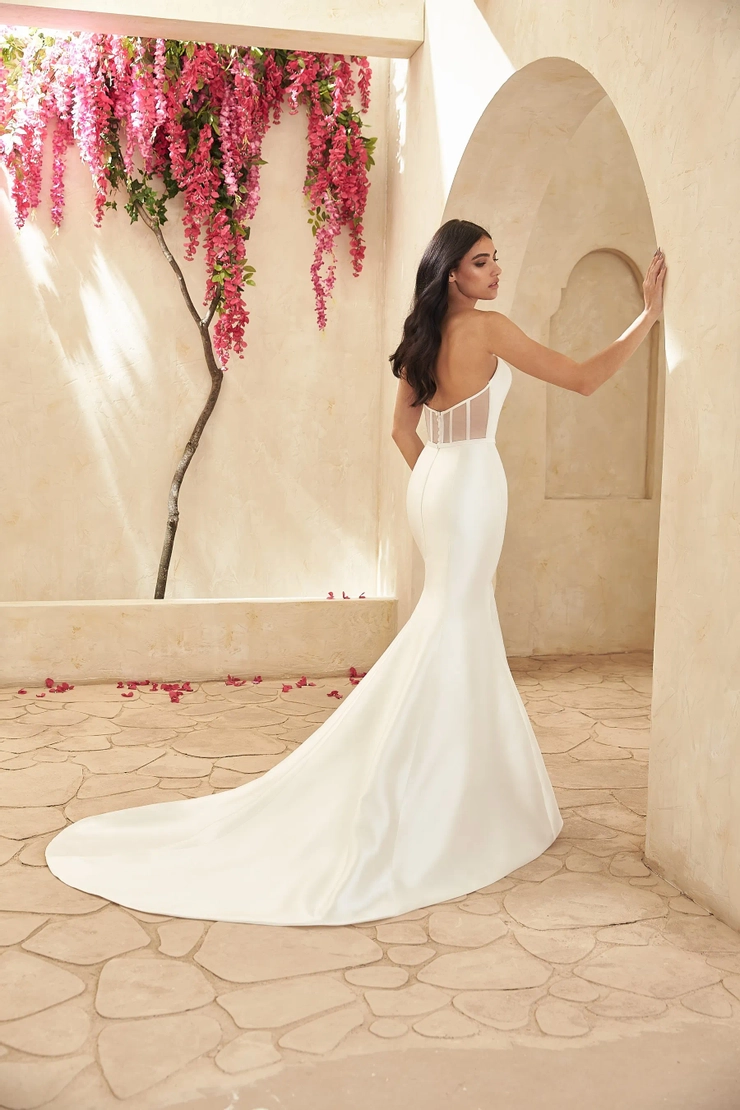 Paloma Blanca 5005