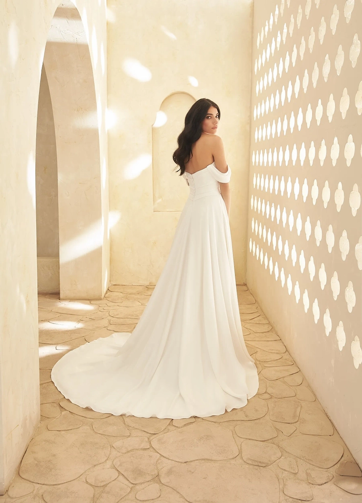 Paloma Blanca 5010