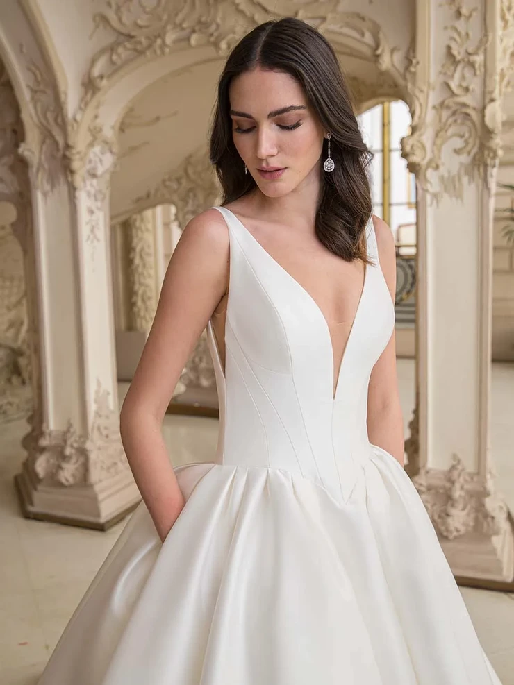 Élysée Louisa #4 vertical cropped picture