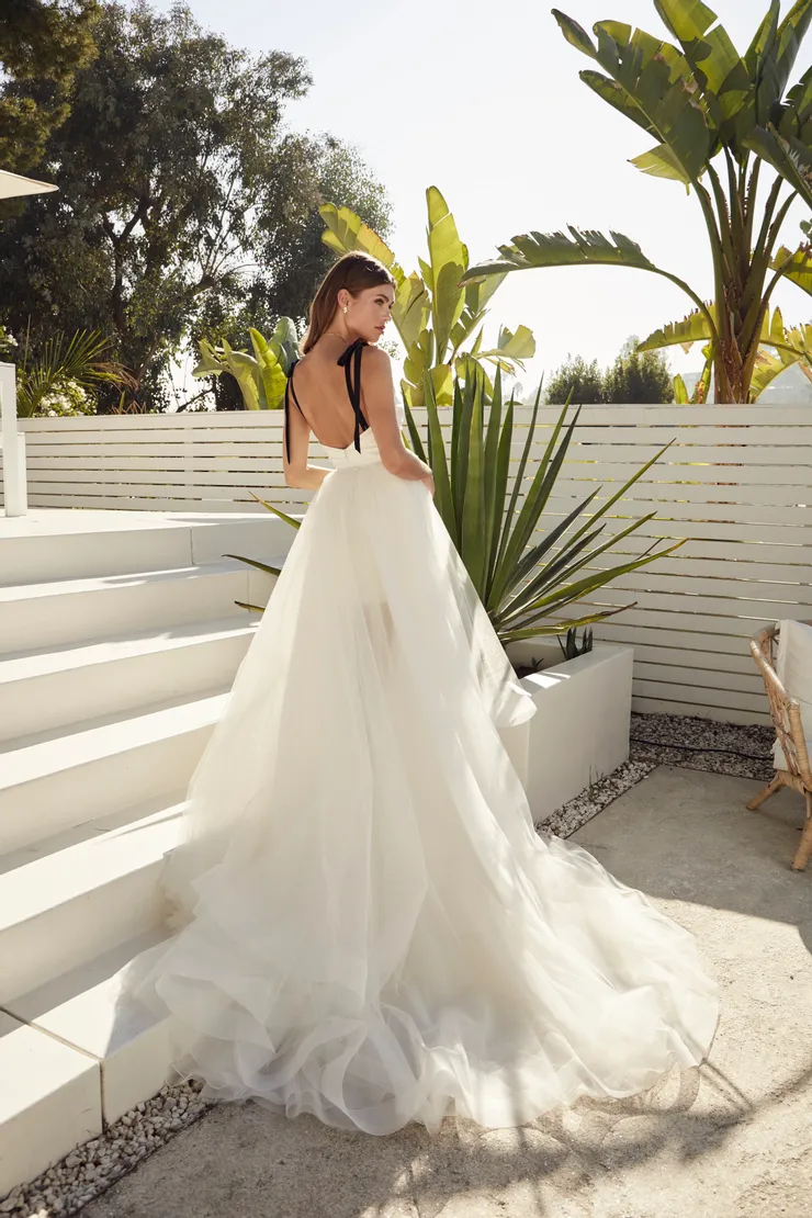Casablanca Bridal LE116SK