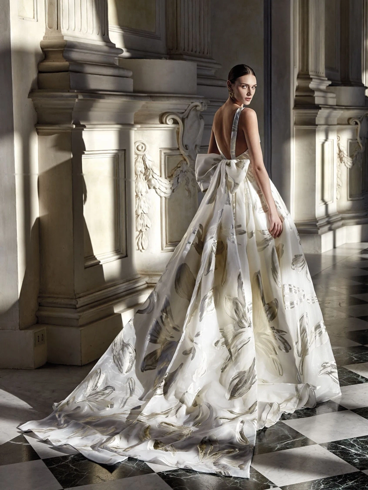 Privee by Pronovias Medicea