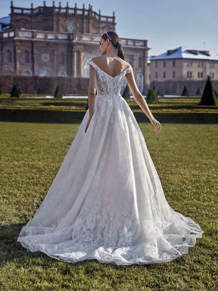 Privee by Pronovias Melisandra
