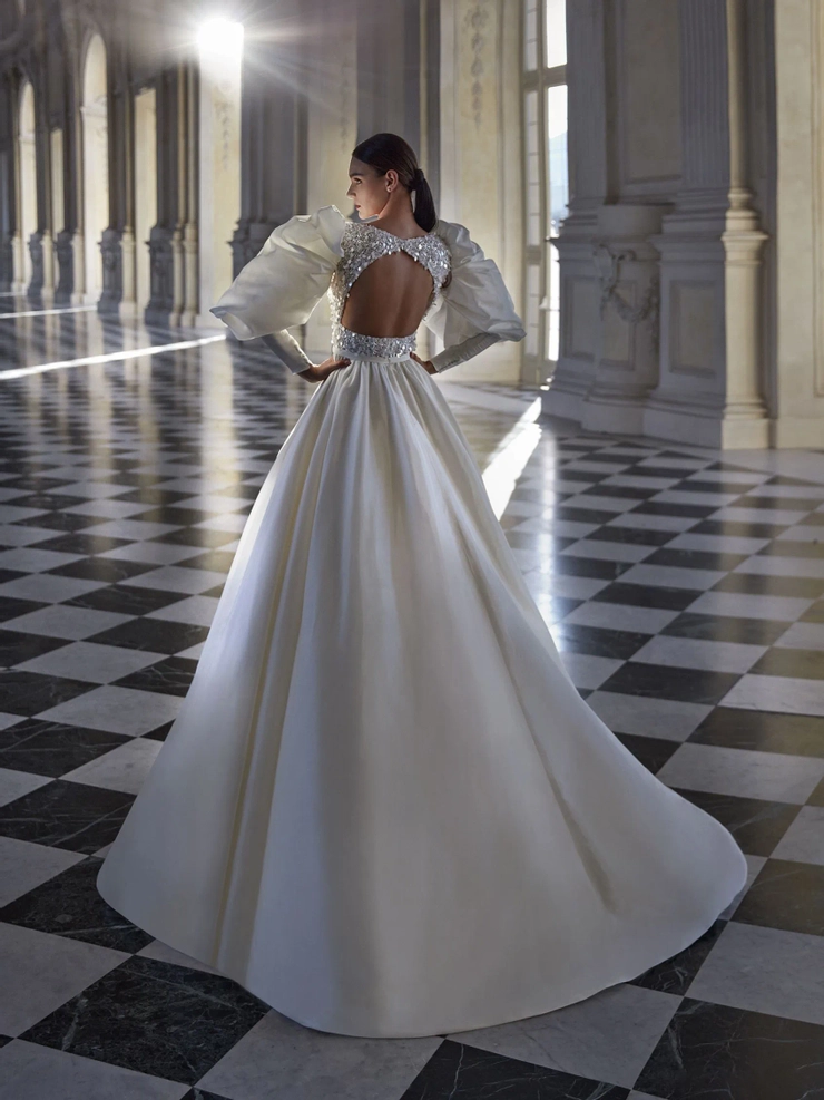 Privee by Pronovias Oliana