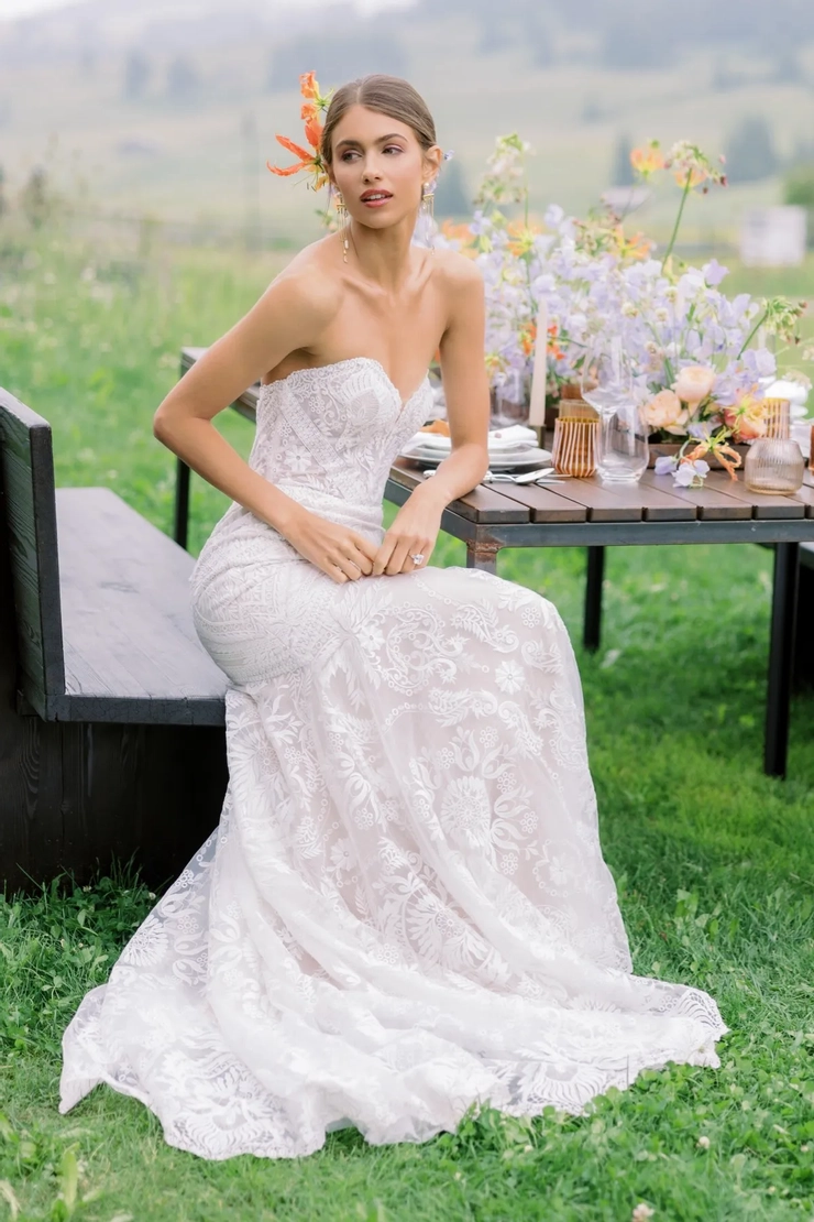 Locket Verity Style #10111 #1 frontface vertical picture