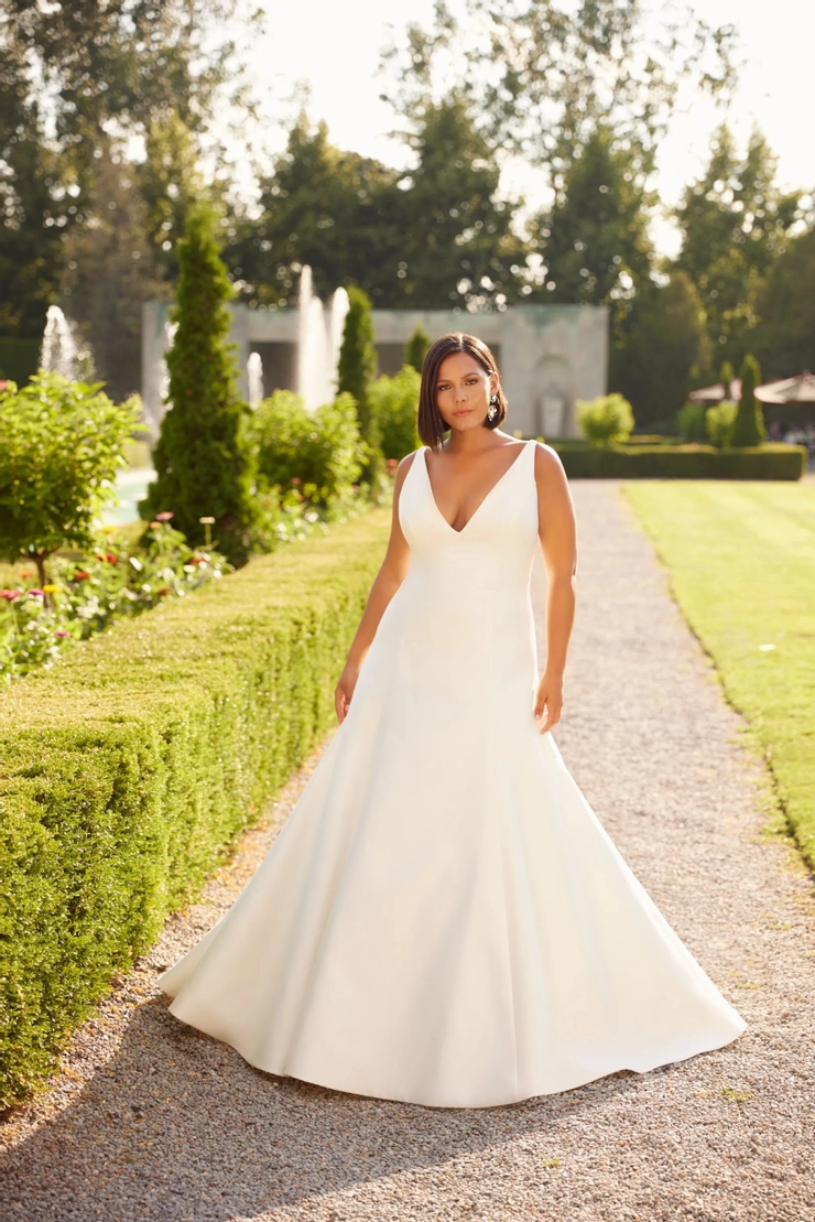 Paloma Blanca P5027 Curvy