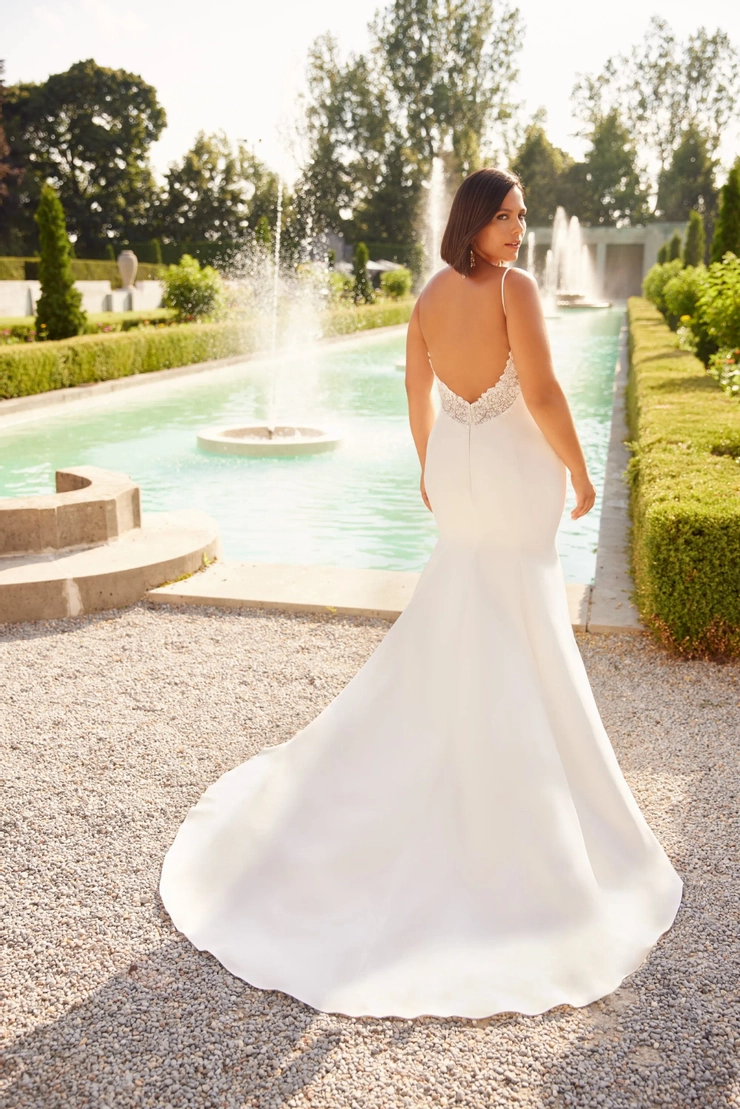 Paloma Blanca P5029 Curvy