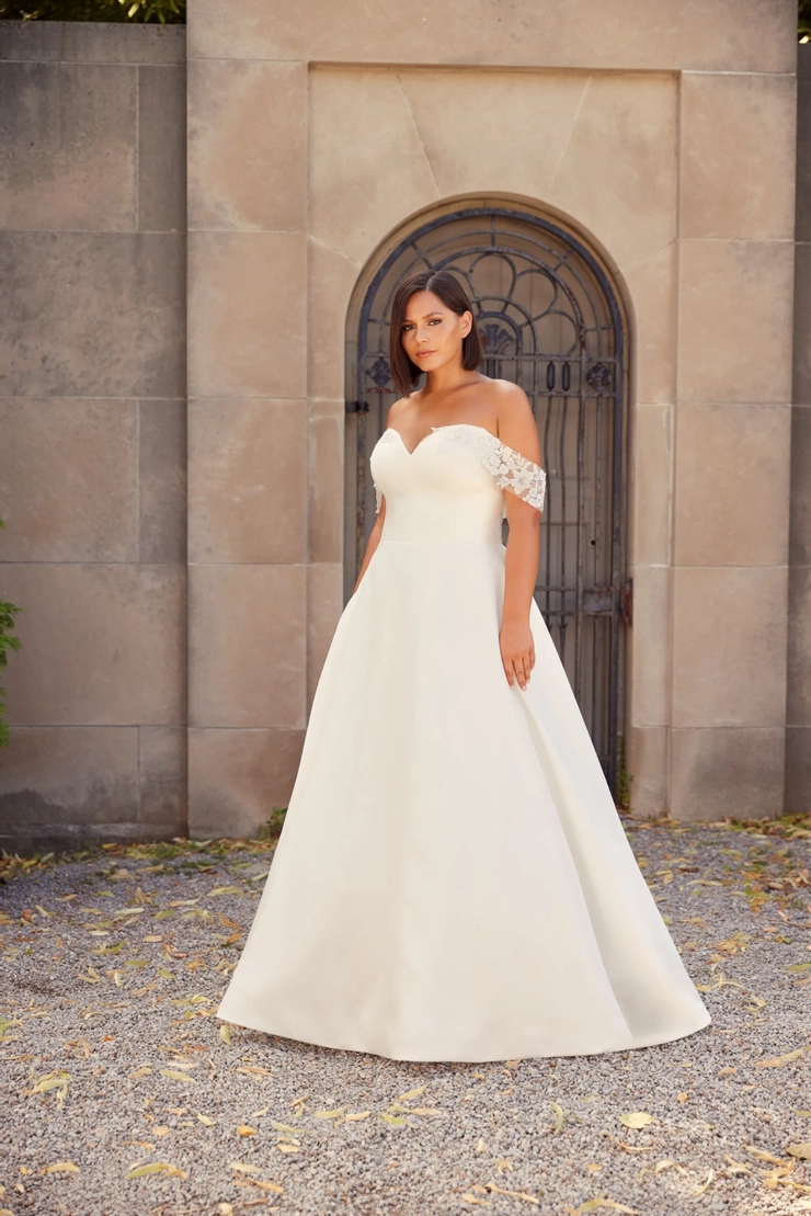Paloma Blanca P5031 Curvy