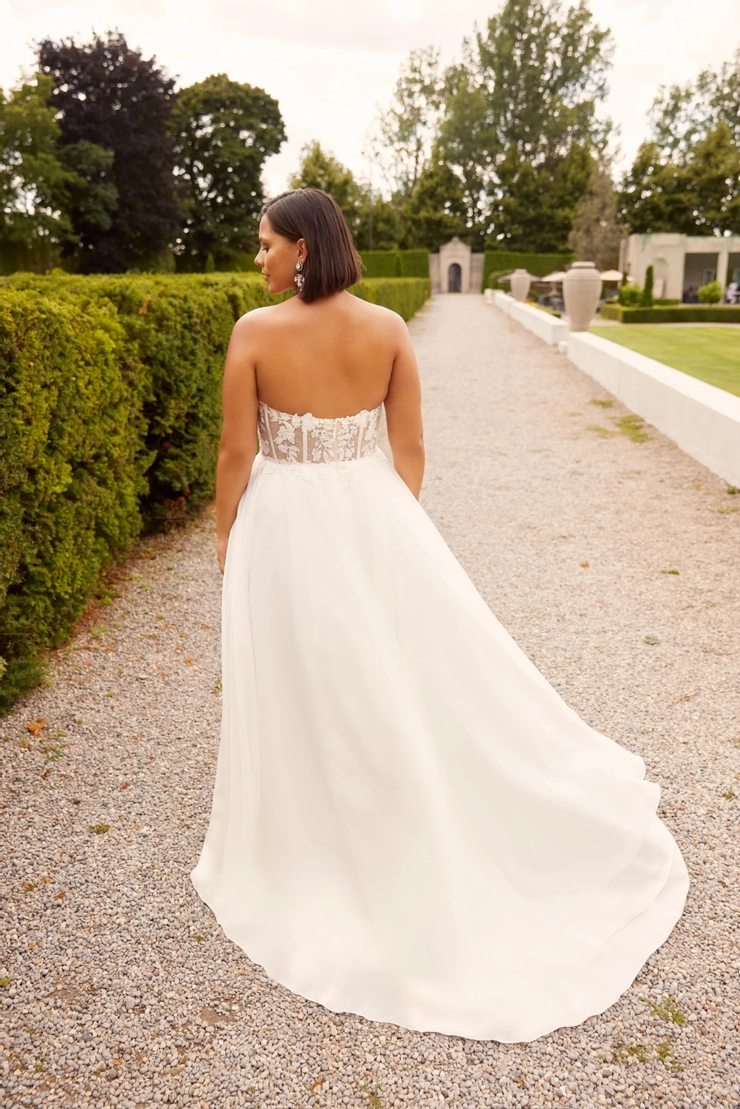 Paloma Blanca P5036 Curvy