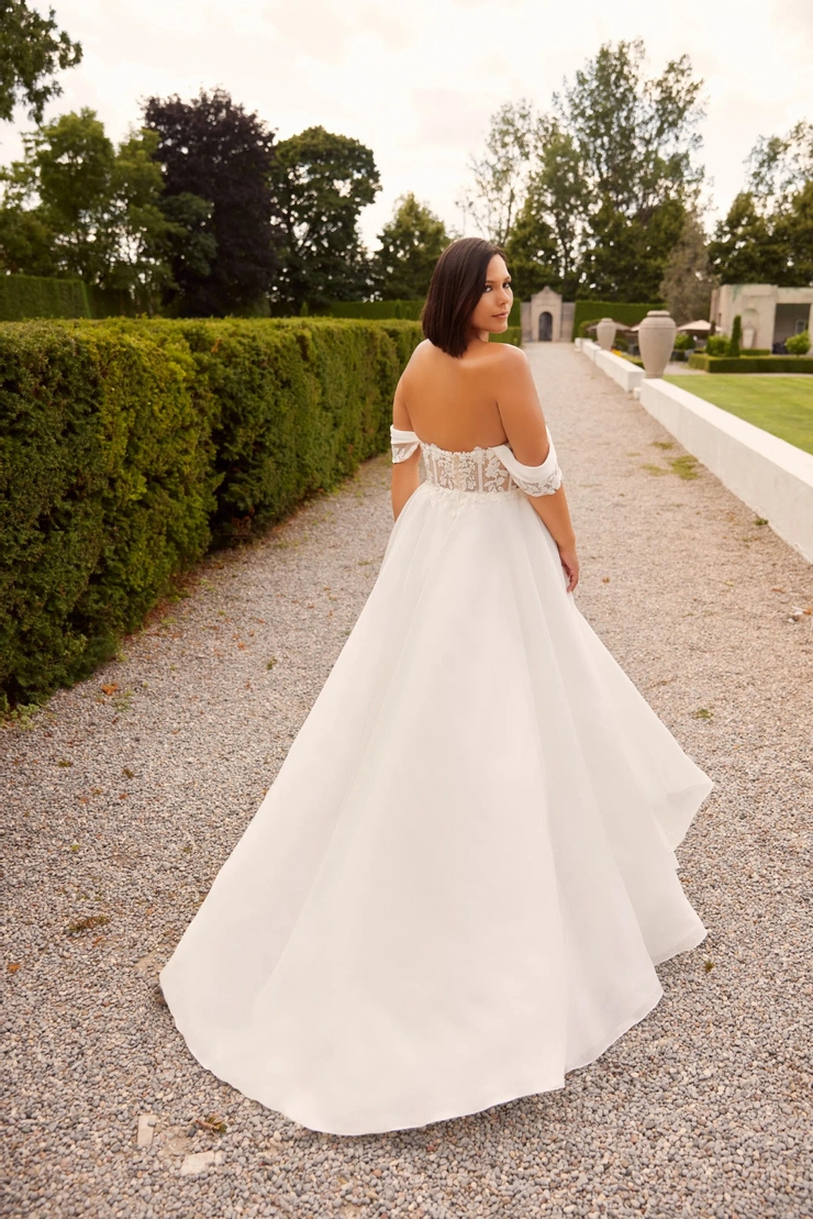 Paloma Blanca P5036 Curvy